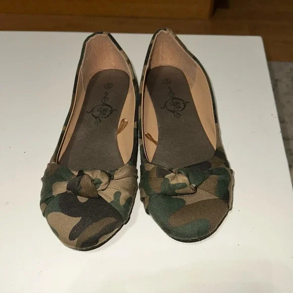 Camo flats womens shop